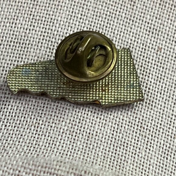 Vintage Delaware Souvenir Pin Lapel Hat Jacket Enamel Blue Landmarks - Picture 3 of 4